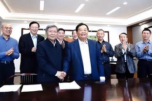 快船官方晒训练照：哈登与威少嬉闹 已缺战3场的小卡没有出镜